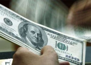 Dollar bir az da bahalaşdı - Bu günün rəsmi məzənnəsi