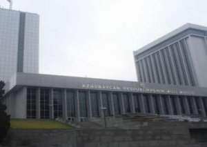 Parlamentin qarşısında aksiya...