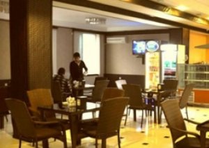 Ofisianta 11 min dollar “çayevoy” verdi