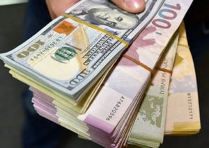 Dollarla kredit götürənlər diqqətli olun -
