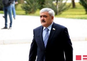Rövnəq Abdullayev Yunanıstanın baş naziri ilə danışıqlara başlayır