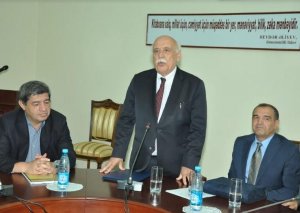 Nabi Avcı Azərbaycan alimləri və ədibləri ilə görüşdü