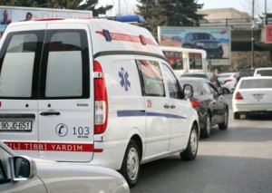 Ata və oğlunu maşın vurdu