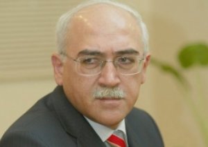 İsa Qəmbər qanlı cinayətdən yazdı