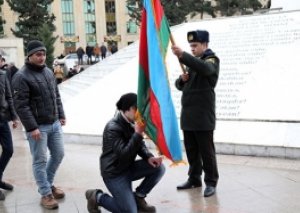 Gənclər hərbi xidmətə yola salındı