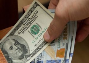 Dollar və manatın bugünkü MƏZƏNNƏSİ