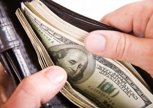 Dollar bahalaşır, manat ucuzlaşır -