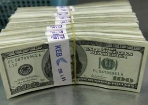 Mərkəzi Bankdakı hərracda dollar ucuzlaşdı