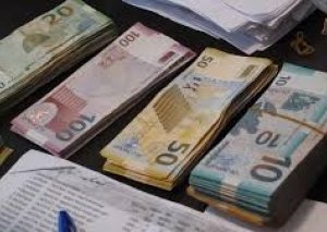 Manat itkilərini artıqlaması ilə bərpa edir