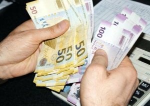 Azərbaycanda orta aylıq əmək haqqı artıb