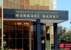 Bugünkü hərracda dollar ucuzlaşıb