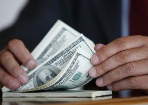 Dollar bu gün neçəyədir? - rəsmi valyuta məzənnələri