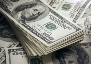 Mərkəzi Bankın hərracında dollar ucuzlaşdı