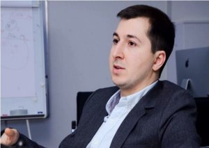 Rüfət Abbasov Maliyyə Bazarlarına Nəzarət Palatasından çıxıb
