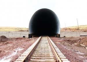 Bakı-Tbilisi-Qars dəmir yolu ilə beynəlxalq nəqliyyat potensialı ildə 50 milyon ton yük təşkil edəcək