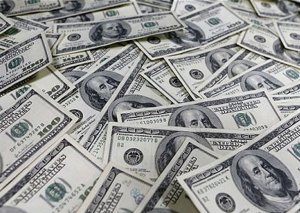 Azərbaycanda dollarla olan əmanətlər azalıb