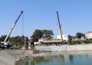 Bərdə şəhərində Tərtər çayı üzərində yeni körpü tikilir