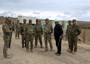 Müdafiə naziri tikilməkdə olan bir sıra hərbi obyektlərə baxış keçirib