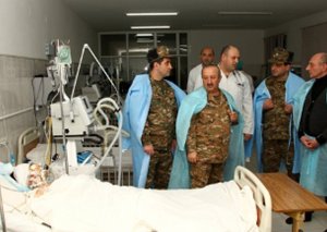 Yaralı ermənilər ağır vəziyyətdə - Foto