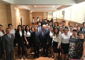 BDU-nun Hüquq fakültəsində bakalavr səviyyəsi üzrə buraxılış işlərinin müdafiəsi keçirilib