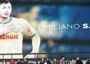 Təyyarə qəzasında ölən futbolçunun adı stadiona verildi
