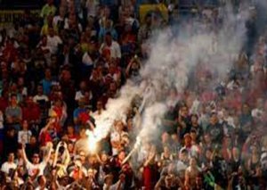 Fransada oyun zamanı futbolçular güllələnib, oyunçulardan biri ölüb, digəri yaralanıb