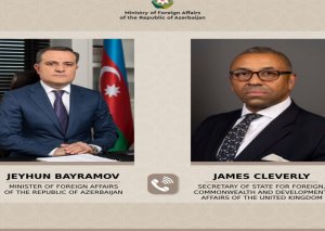 Ceyhun Bayramov britaniyalı həmkarı ilə danışdı