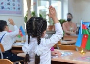 Yeni tədris ili ilə bağlı DƏYİŞİKLİK GÖZLƏNİLİR - Bu il məktəblər sentyabrın 20-i başlayacaq?