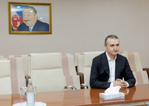 Nazirliyin plastik cərrahlar siyahısında olmayan Dilqəm Məhərrəmov imtahan verdi – Foto