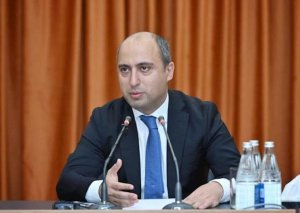 BEYNƏLXALQ UNİVERSİTET “SİNDROMU”… – Nazir Əmrullayev bu “kadrları” və belə universitetləri niyə “görmür”?