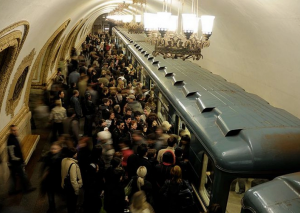 Metroda problem yarandı - Qatar tuneldə qaldı