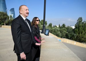 Prezidentlə xanımı Şəhidlər xiyabanında - Fotolar