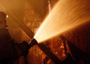 Suraxanıda çoxmərtəbəli yaşayış binasında yanğın olub - Ölən var