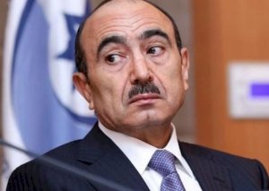 Şəhidlər binasında Əli Həsənova ev verilib