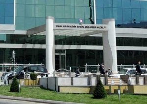 İşdən qanunsuz çıxarılmış 71 nəfər geri qaytarıldı