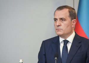 Ceyhun Bayramov Pakistan XİN başçısı ilə danışdı