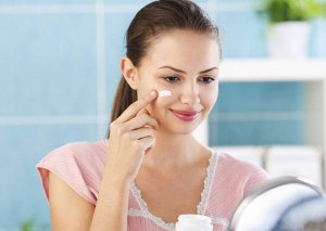 Makiyaj niyə üzümdə kələ-kötür qalır? - 6 səbəb və həlli