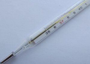 32 yaşlı kişinin qarnından 20 il əvvəl udduğu termometr çıxarıldı