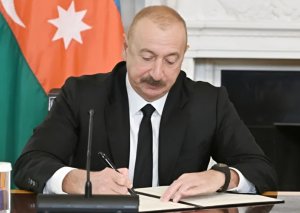 İlham Əliyev uşaqlarla bağlı qanun imzaladı