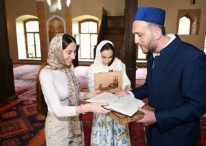 Leyla və Arzu Əliyevalar Xan məscidində - FOTOLAR