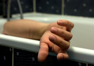 Bakıda 14 yaşlı qızla gənc oğlan hamamda dəm qazından zəhərləndi - Ölən var