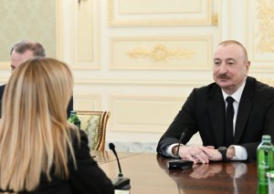 Prezident Meloni ilə geniş tərkibdə görüşdü - Fotolar