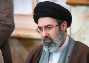 “Yaralıdır, amma müharibəni idarə edir” - Xamenei ilə bağlı yeni iddia