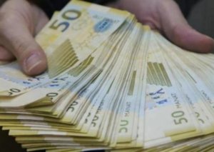 İnternet bəhanəsi ilə sürücünün kartındakı 700 manatı mənimsədi