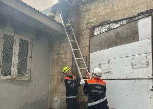 Bakıda yaşayış binasında yanğın: