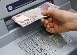 Maaş kartlarındakı komissiyalarla bağlı YENİ QƏRAR -