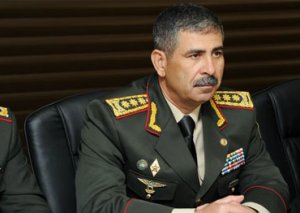 Müdafiə naziri hərbi obyektdə