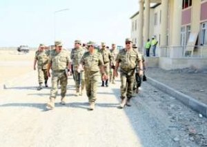 Zakir Həsənov cəbhəboyu zonada yerləşən hərbi hissələrdə