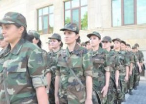 Azərbaycan ordusunda xidmət etmək istəyən qadınların sayı artıb