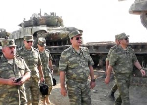 Azərbaycanın yüzlərlə tankı döyüşə hazır vəziyyətə gətirildi –